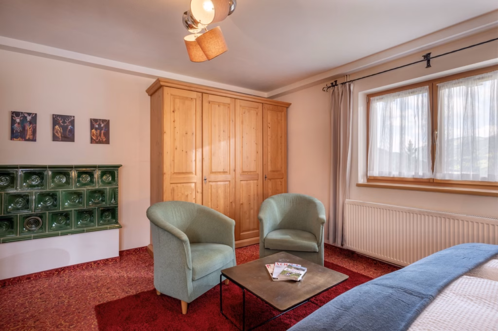 Groß (Emmas_Almchalet_Hochkrimml_39_Koenigsleiten_Dabernig_Appartement_EG_Schlafzimmer_4)