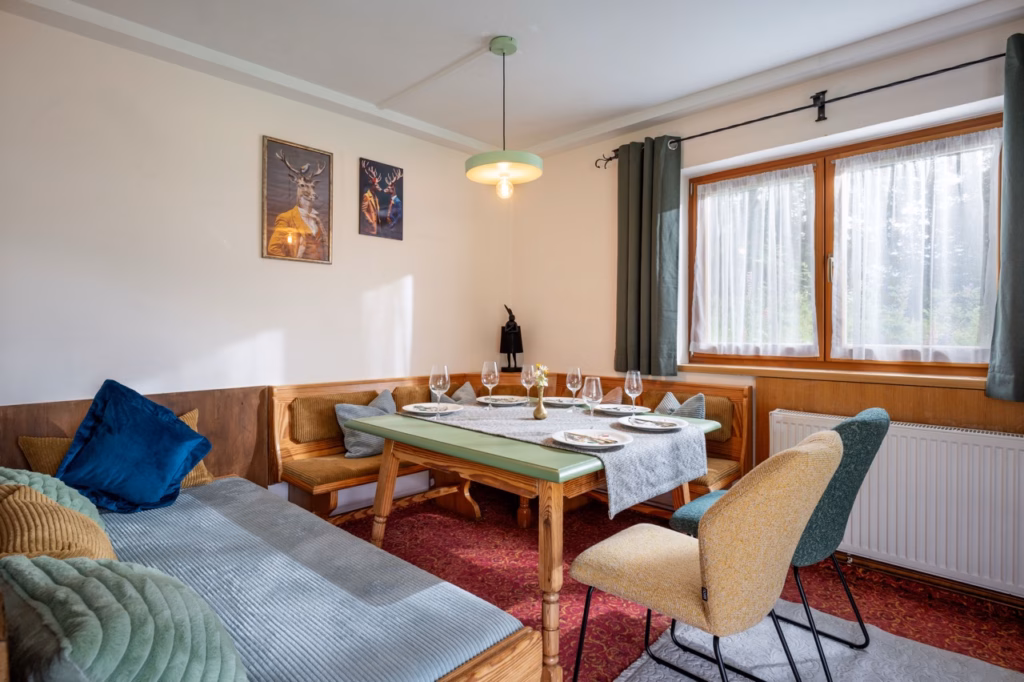 Groß (Emmas_Almchalet_Hochkrimml_39_Koenigsleiten_Dabernig_Appartement_EG_Wohnraum)