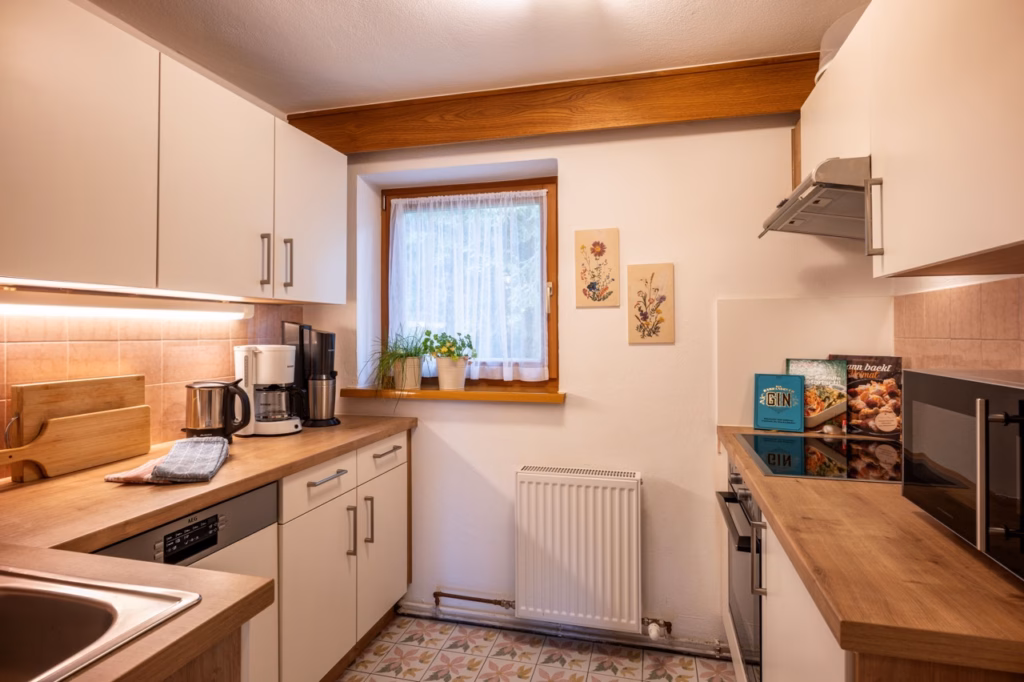 Groß (Emmas_Almchalet_Hochkrimml_39_Koenigsleiten_Dabernig_Appartement_OG_Kueche)