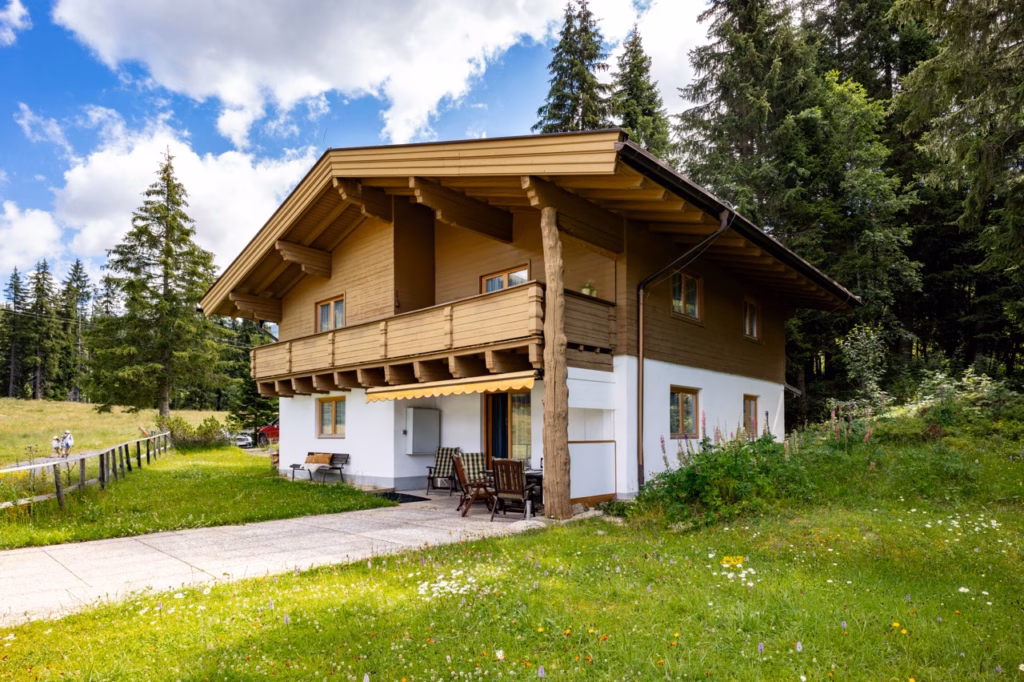 Groß (Emmas_Almchalet_Hochkrimml_39_Koenigsleiten_Dabernig_Haus_aussen)