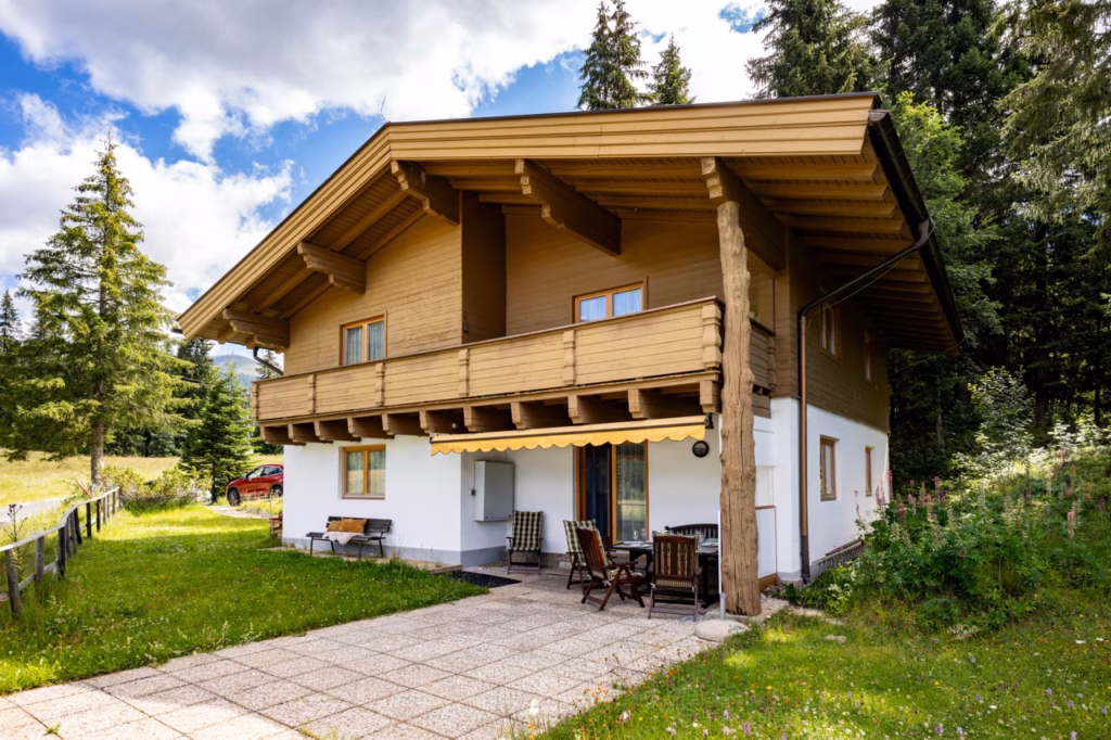 Groß (Emmas_Almchalet_Hochkrimml_39_Koenigsleiten_Dabernig_Haus_aussen_1)