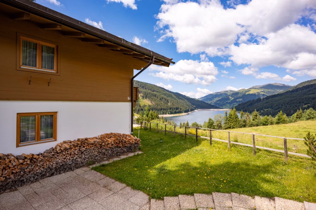 Groß (Emmas_Almchalet_Hochkrimml_39_Koenigsleiten_Dabernig_Haus_aussen_2)