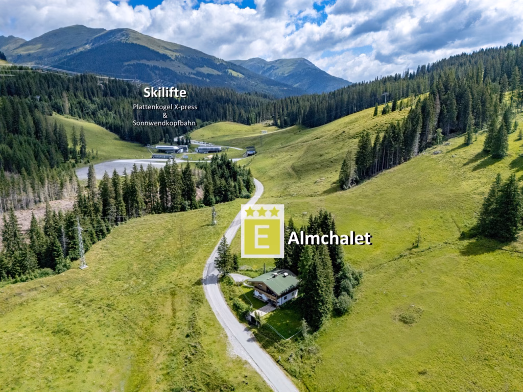 Groß (Emmas_Almchalet_Hochkrimml_39_Koenigsleiten_Dabernig_Haus_aussen_Drohne_1)